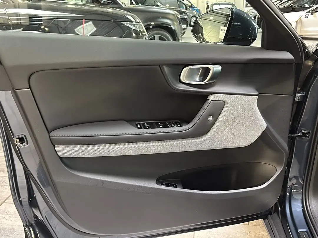 Polestar 2 Long Range - Thumbnail 8