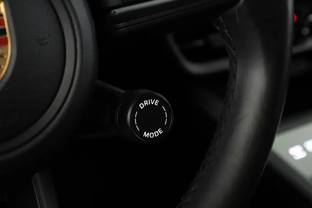 Porsche Macan EV 4 - Thumbnail 11