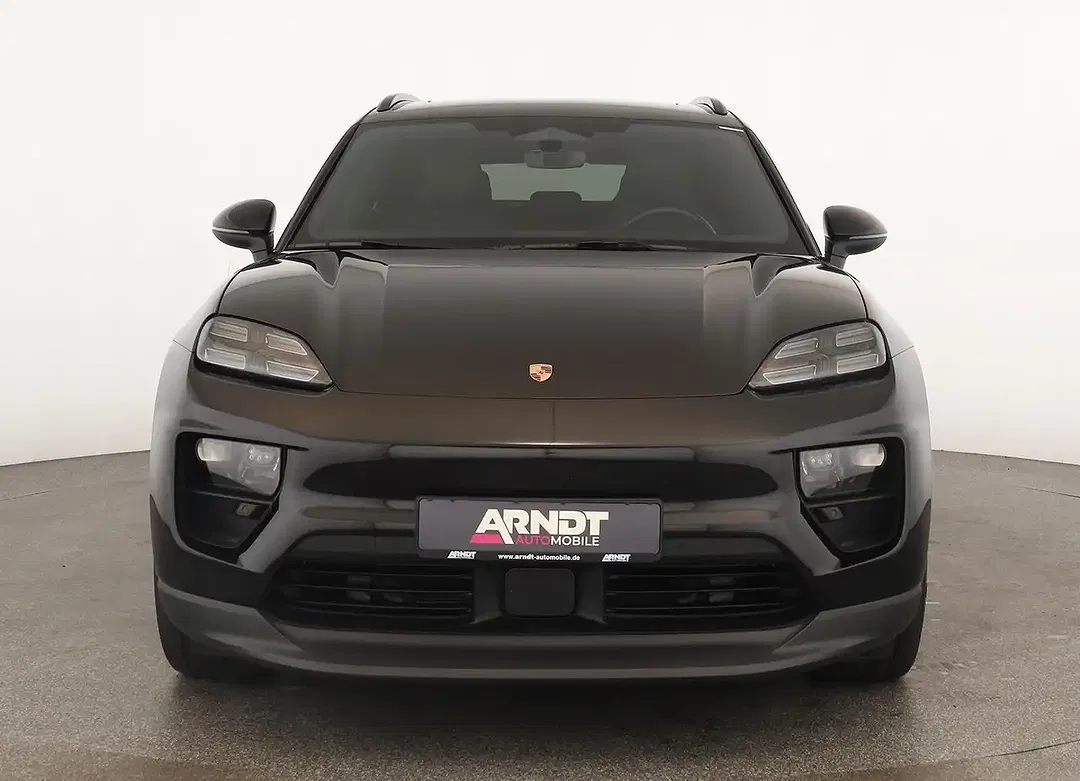 Porsche Macan EV 4 - Thumbnail 3