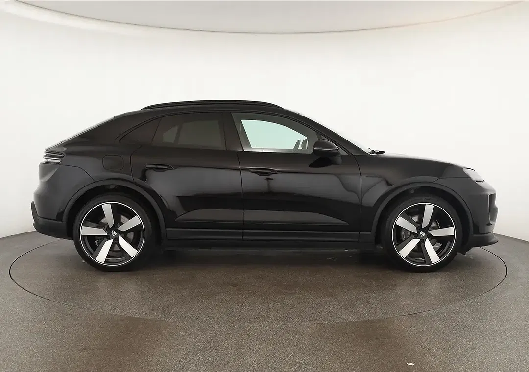 Porsche Macan EV 4 - Thumbnail 4