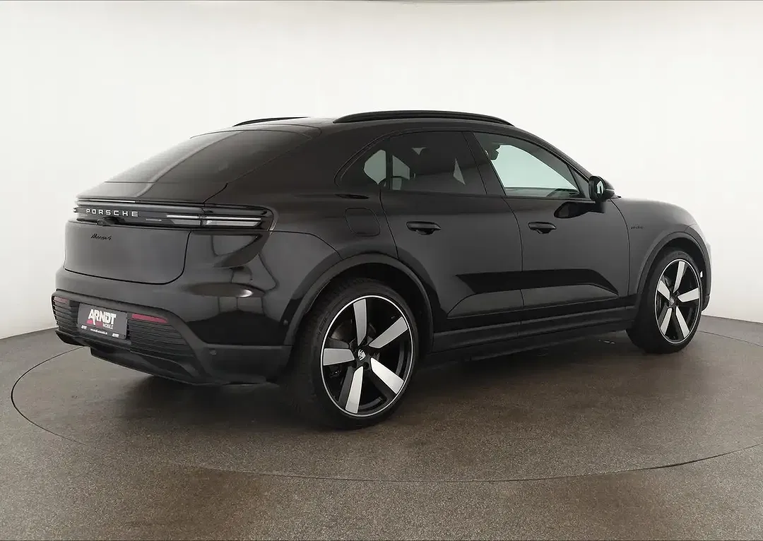 Porsche Macan EV 4 - Thumbnail 5