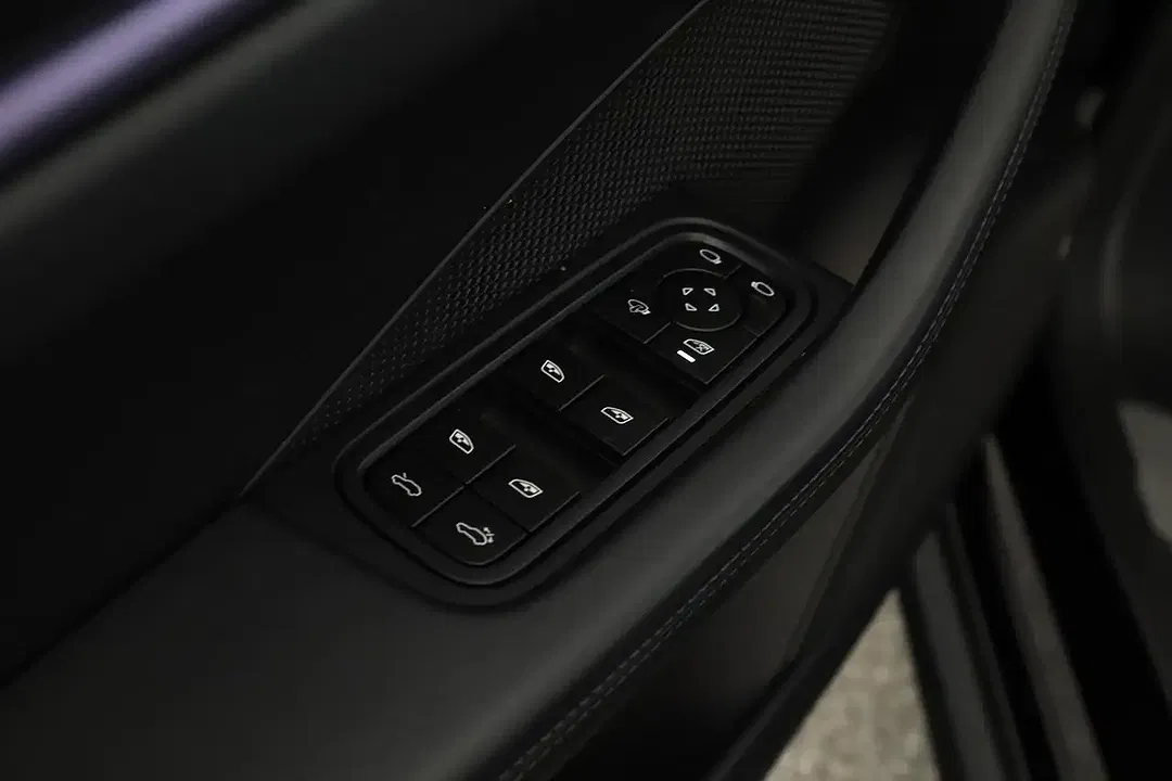 Porsche Macan EV 4 - Thumbnail 9