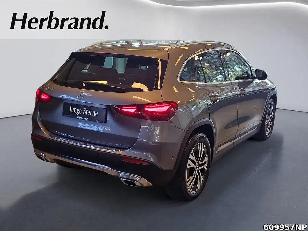 Mercedes-Benz GLA 200 Progressive - Thumbnail 3