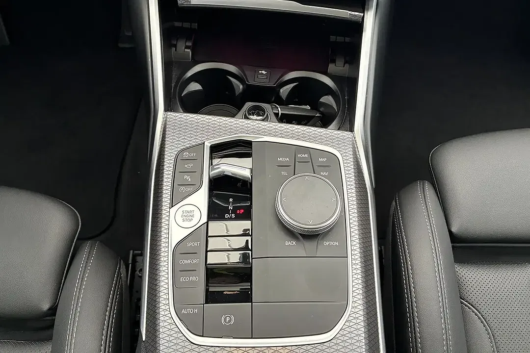 BMW 330 xDrive M Sport - Thumbnail 14