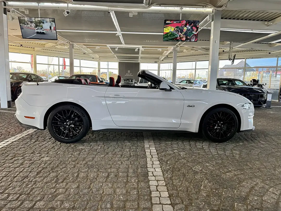Ford Mustang GT - Thumbnail 10
