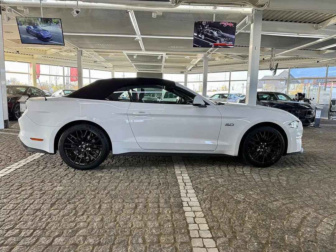 Ford Mustang GT - Thumbnail 7