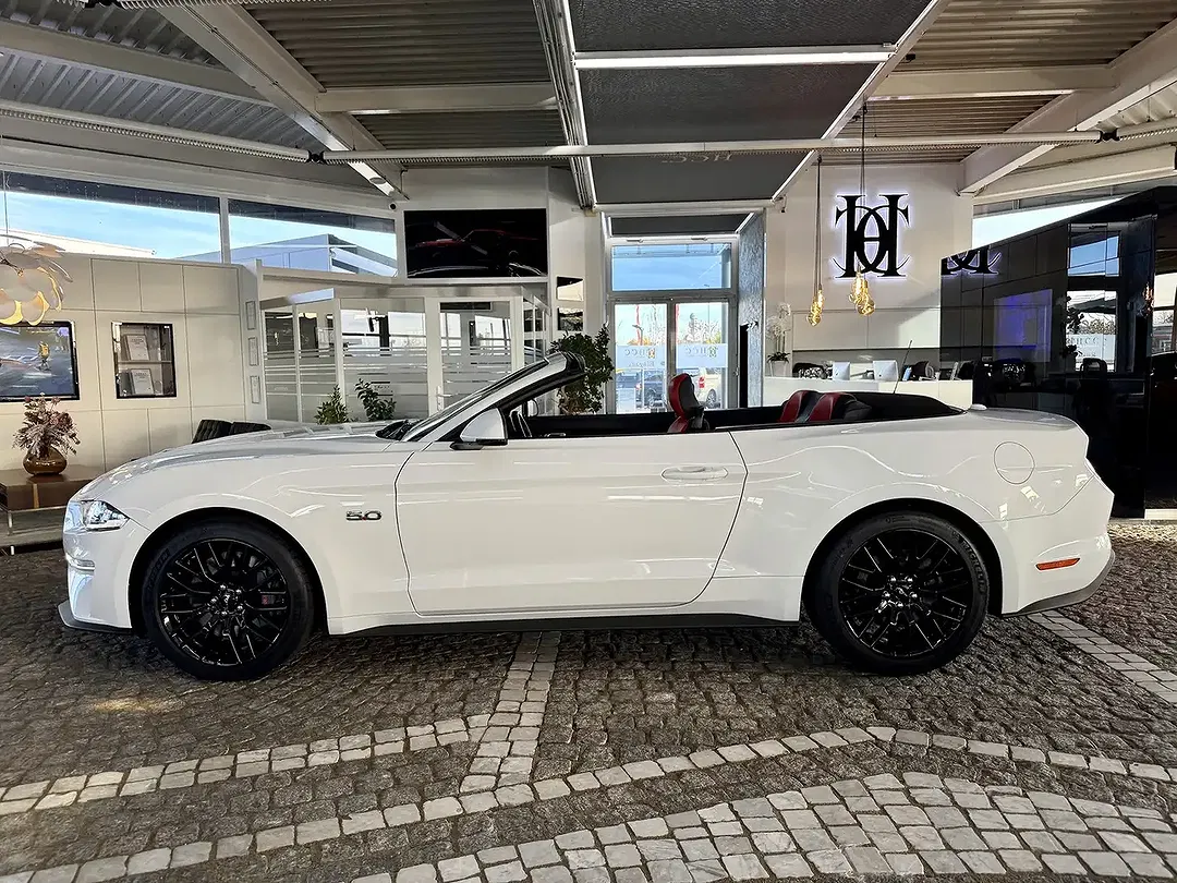 Ford Mustang GT - Thumbnail 9