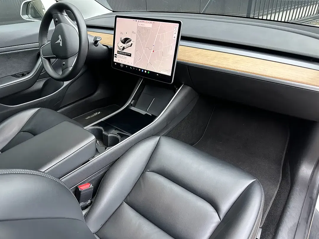 Tesla Model 3 Standard Range - Thumbnail 4