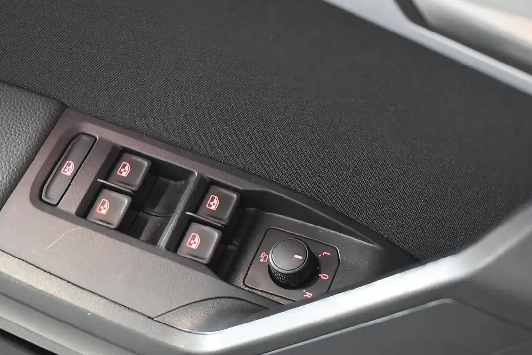 SEAT Arona 1.0 TSI DSG FR - Thumbnail 21