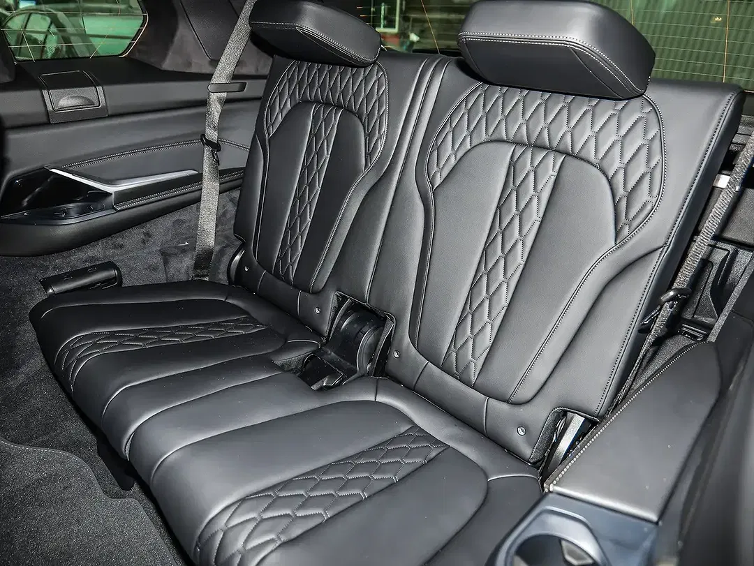 BMW X7 xDrive M Sport Pro Lounge - Thumbnail 10