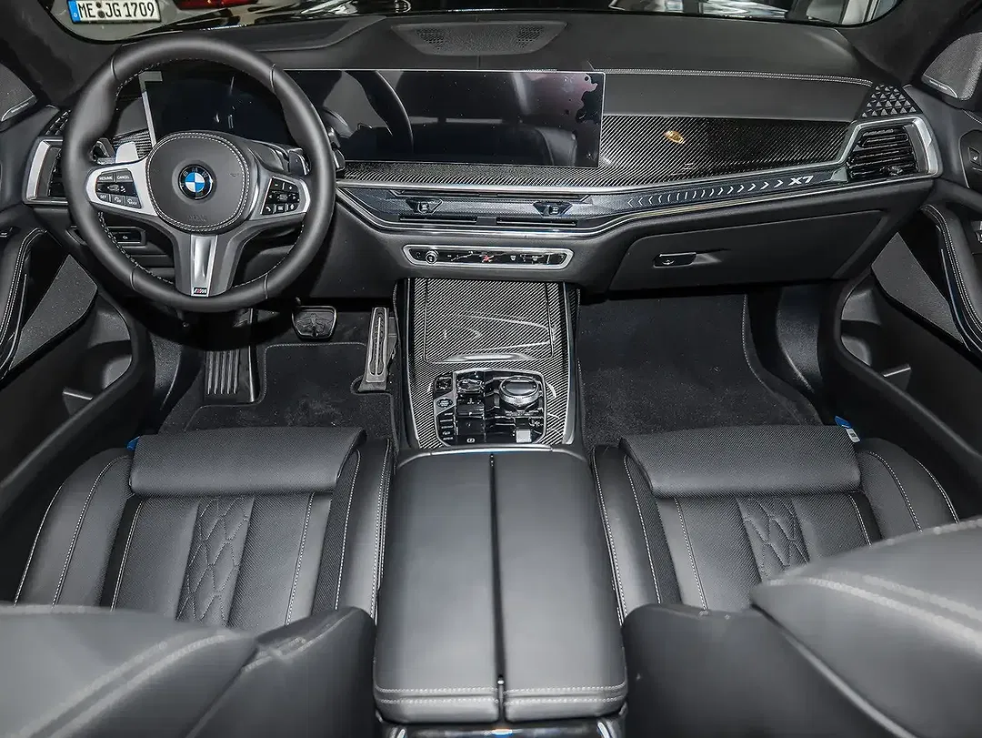 BMW X7 xDrive M Sport Pro Lounge - Thumbnail 11