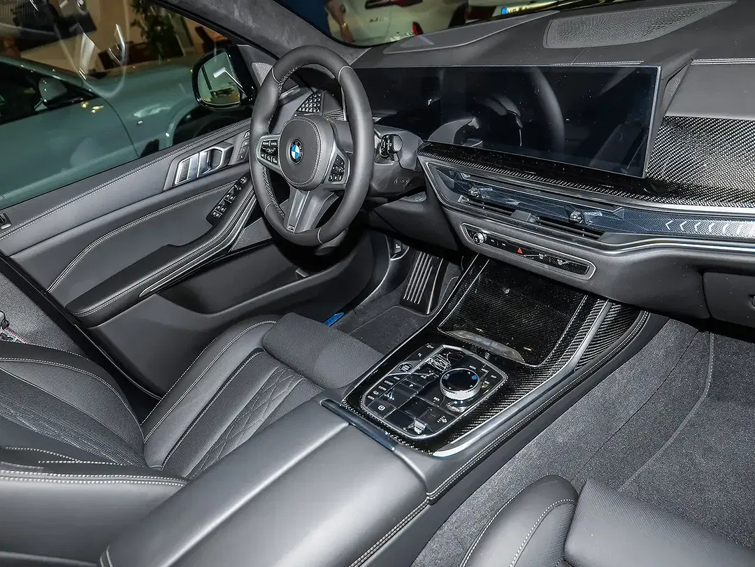 BMW X7 xDrive M Sport Pro Lounge - Thumbnail 3