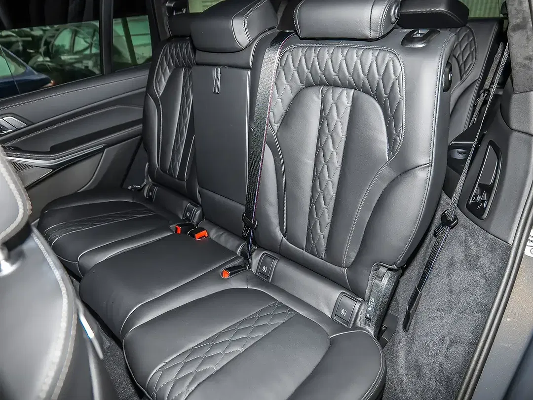 BMW X7 xDrive M Sport Pro Lounge - Thumbnail 9