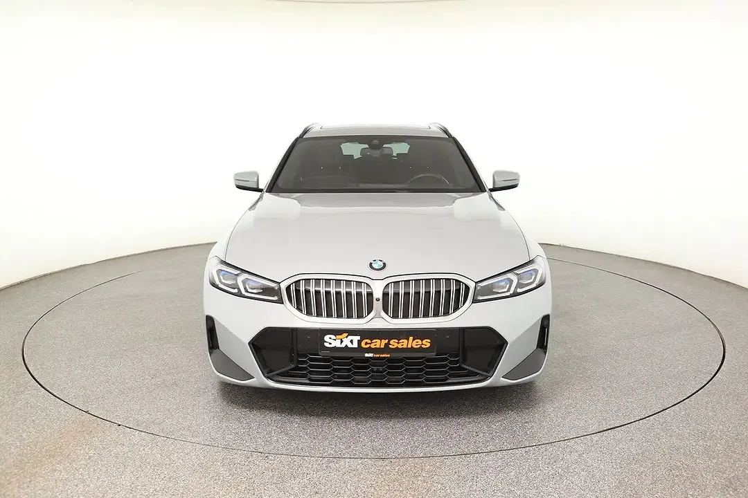 BMW 320 xDrive M Sport - Thumbnail 2