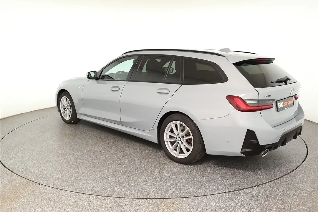 BMW 320 xDrive M Sport - Thumbnail 4