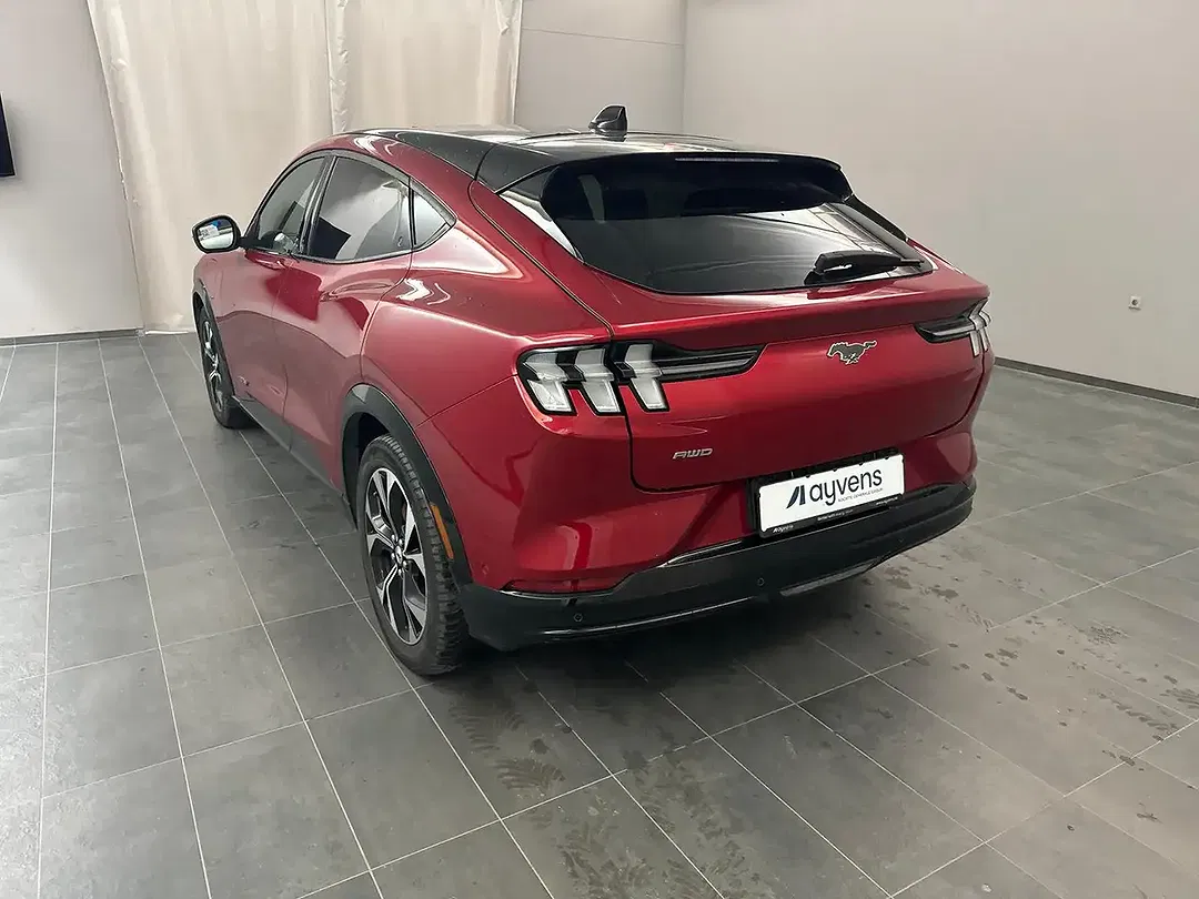 Ford Mustang Mach-E 4x4 - Thumbnail 3