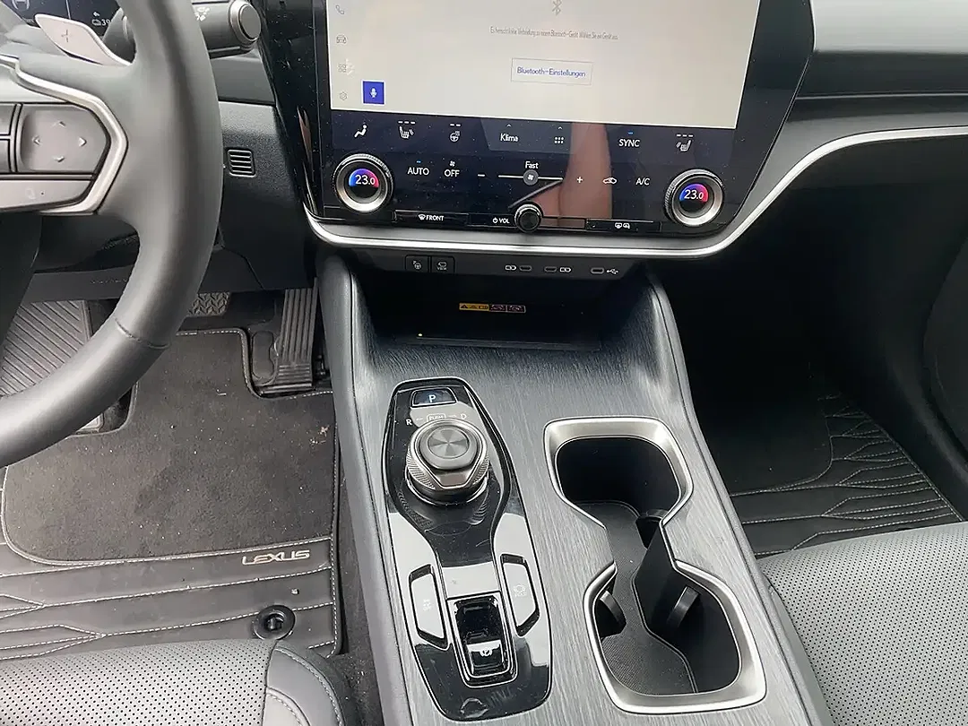 Lexus RZ 300e Executive - foto 11