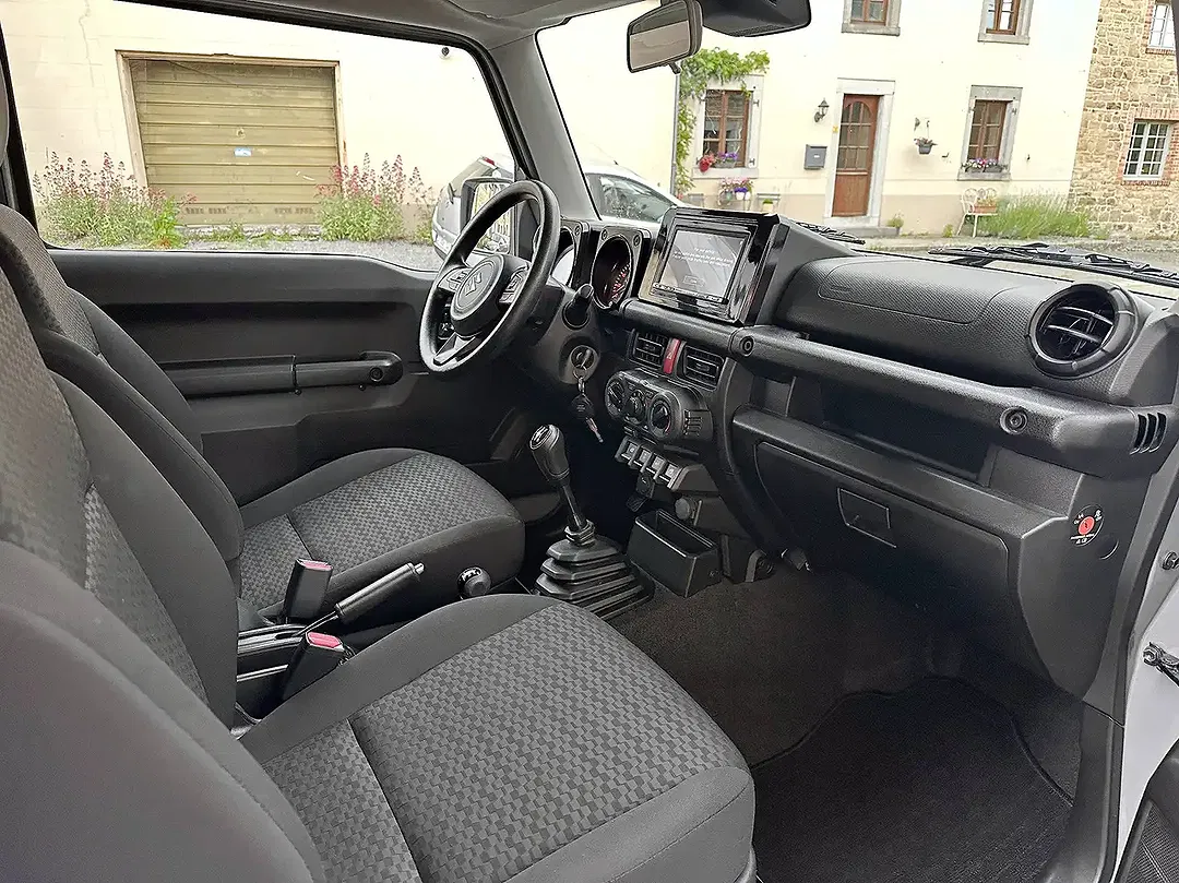 Suzuki Jimny - Thumbnail 3