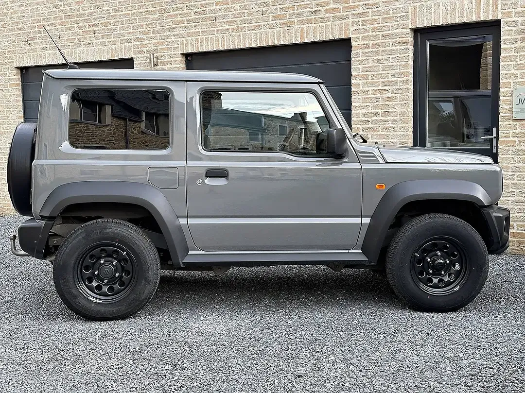 Suzuki Jimny - Thumbnail 9