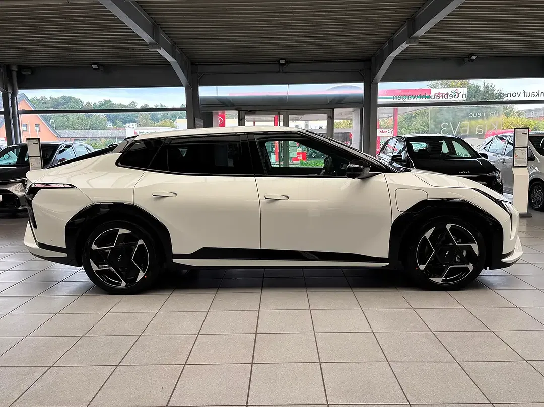 Kia EV4 GT-Line - Thumbnail 4