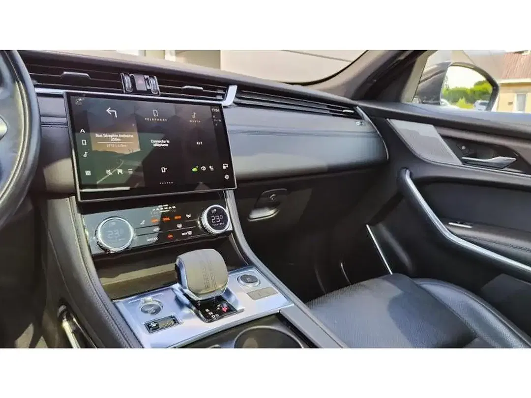 Jaguar F-Pace SE - Thumbnail 10