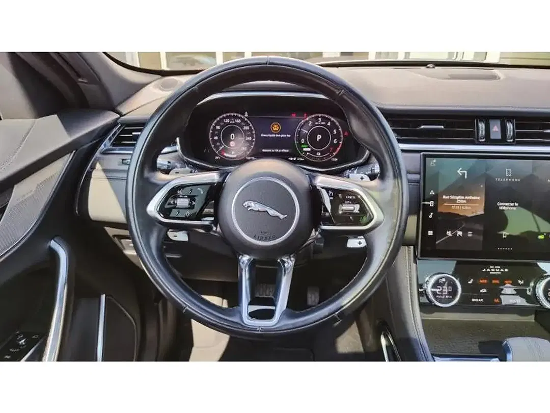 Jaguar F-Pace SE - Thumbnail 13