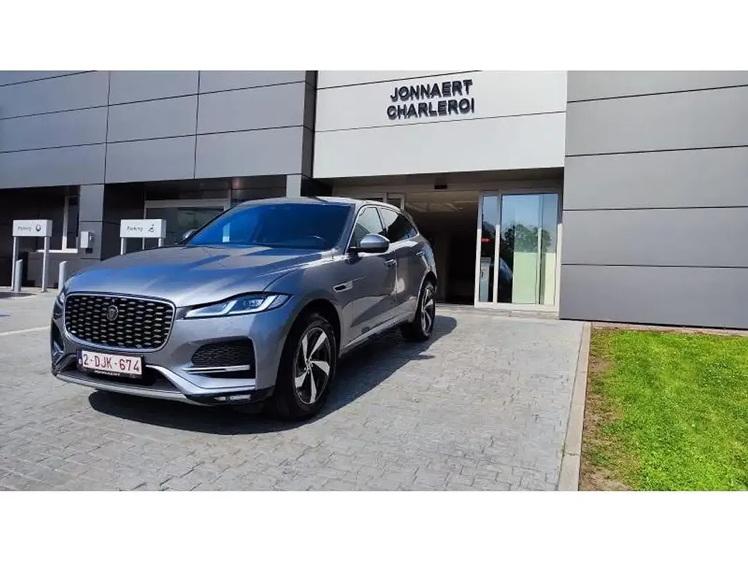 Jaguar F-Pace SE - Thumbnail 3