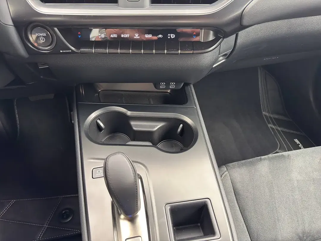 Lexus UX 300e - Thumbnail 23