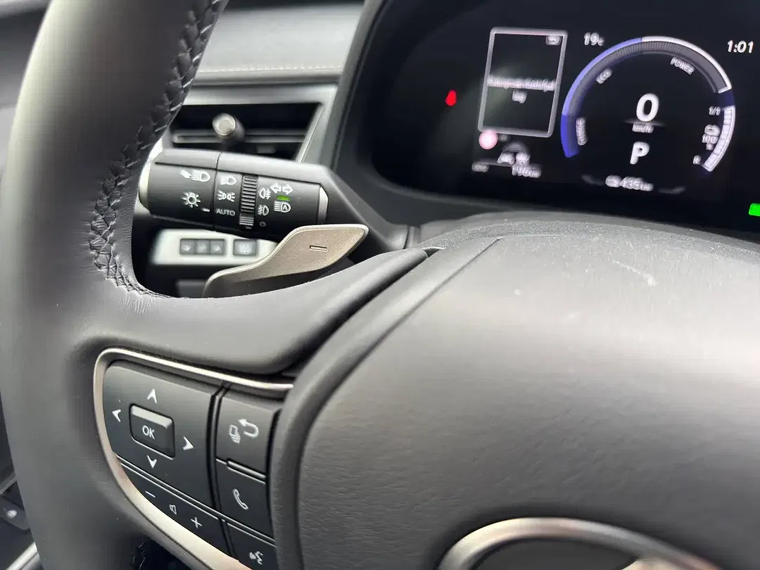 Lexus UX 300e - Thumbnail 24