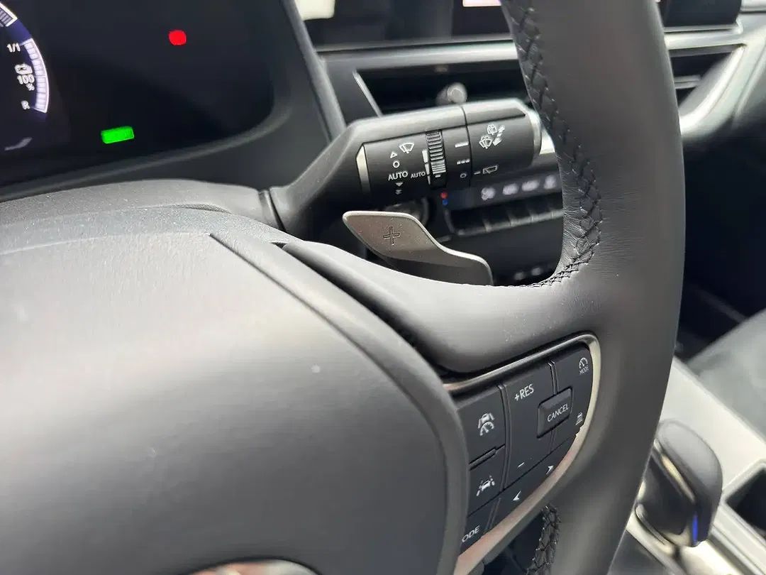Lexus UX 300e - Thumbnail 25