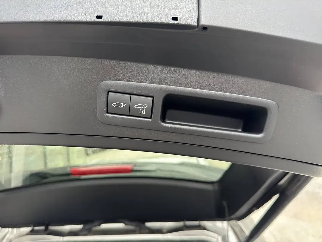 Lexus UX 300e - Thumbnail 28