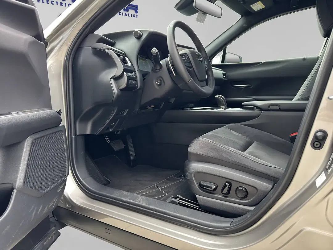 Lexus UX 300e - Thumbnail 8