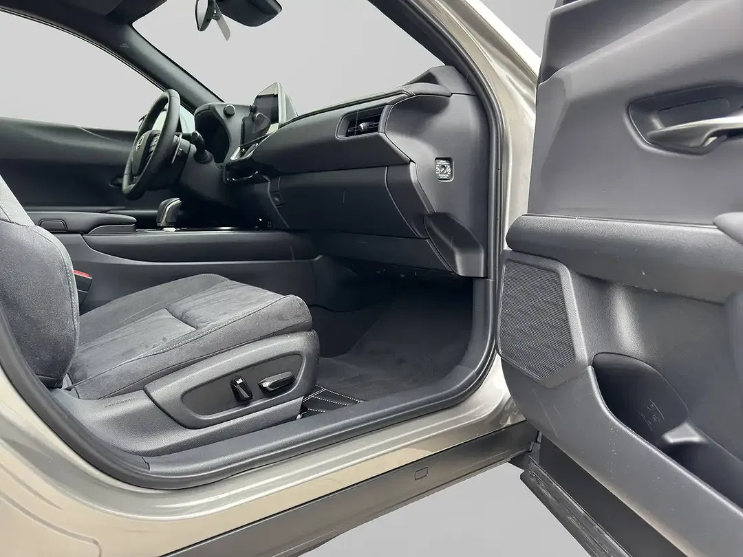 Lexus UX 300e - Thumbnail 9