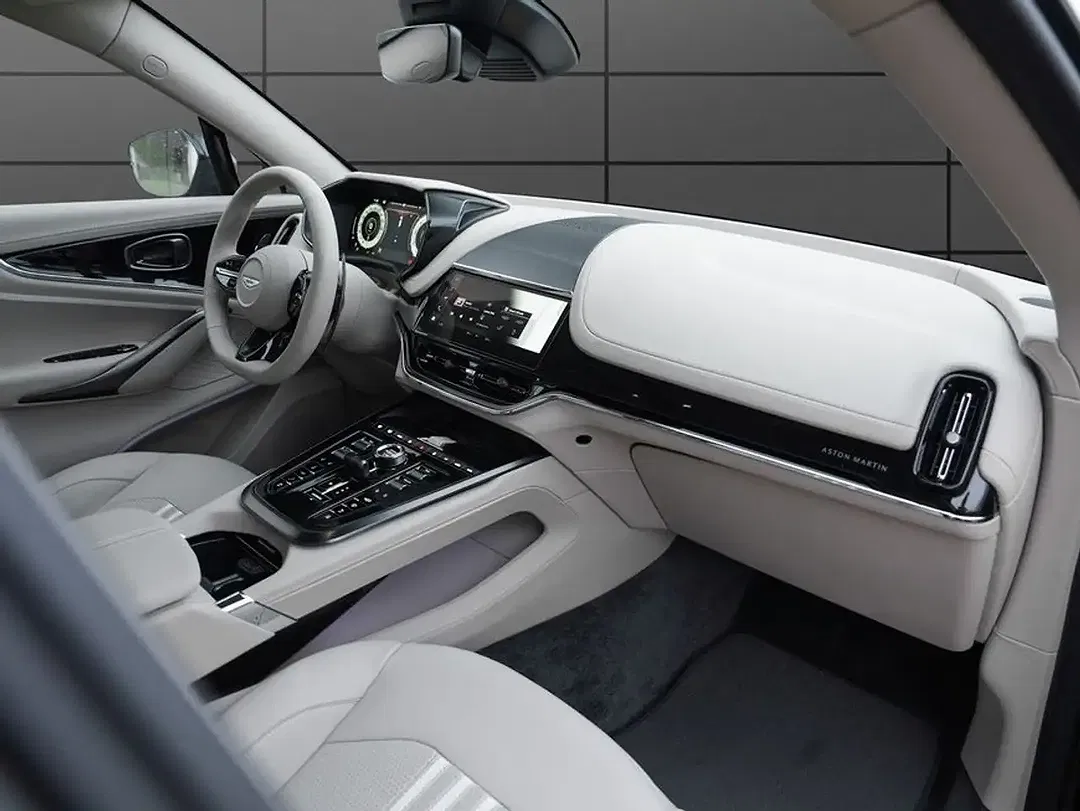 Aston Martin DBX 707 - foto 15