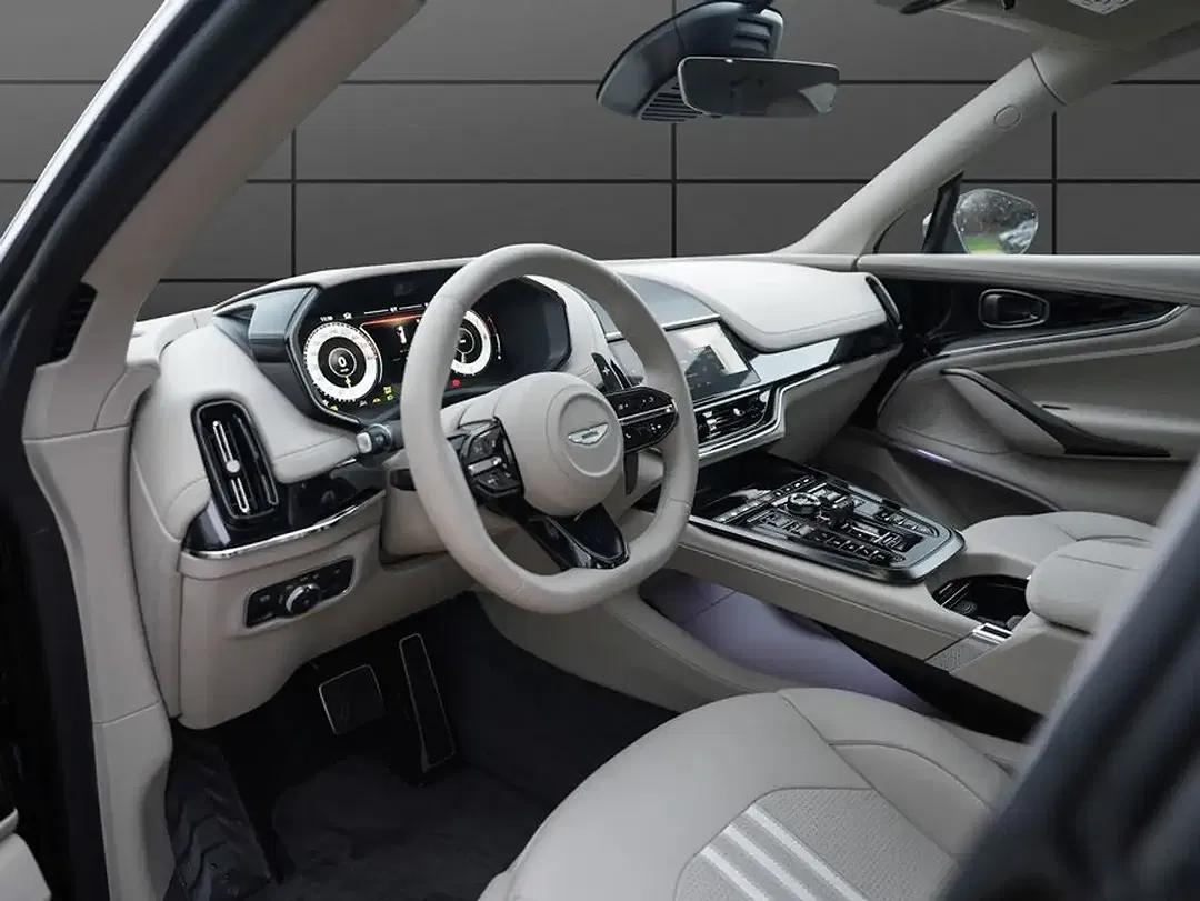 Aston Martin DBX 707 - Thumbnail 3