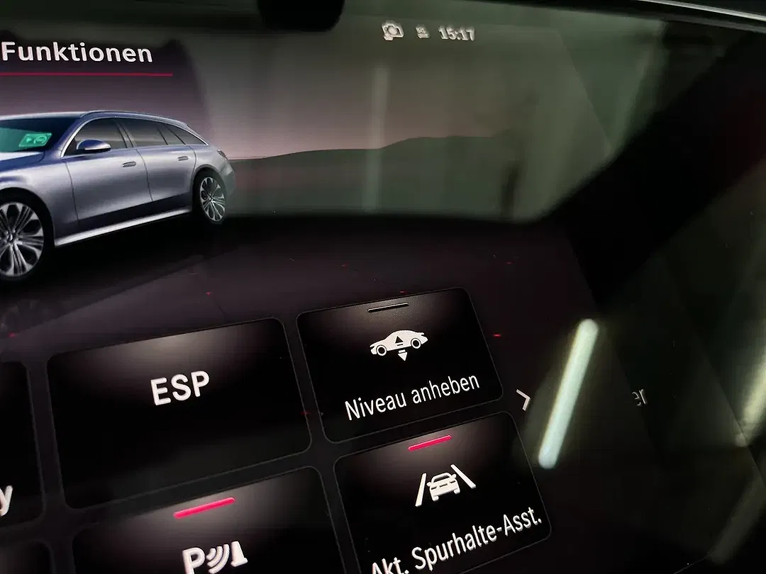 Mercedes-Benz E 300 AMG Night - Thumbnail 12