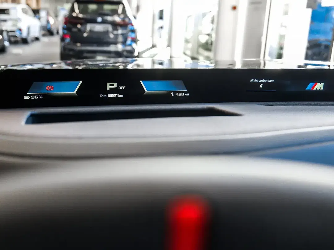 BMW i7 xDrive M Sport - Thumbnail 15