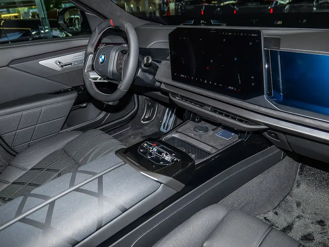 BMW i7 xDrive M Sport - Thumbnail 3