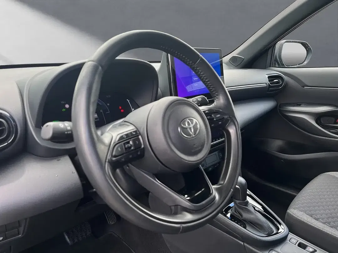 Toyota Yaris Cross Hybrid Black & White - Thumbnail 10