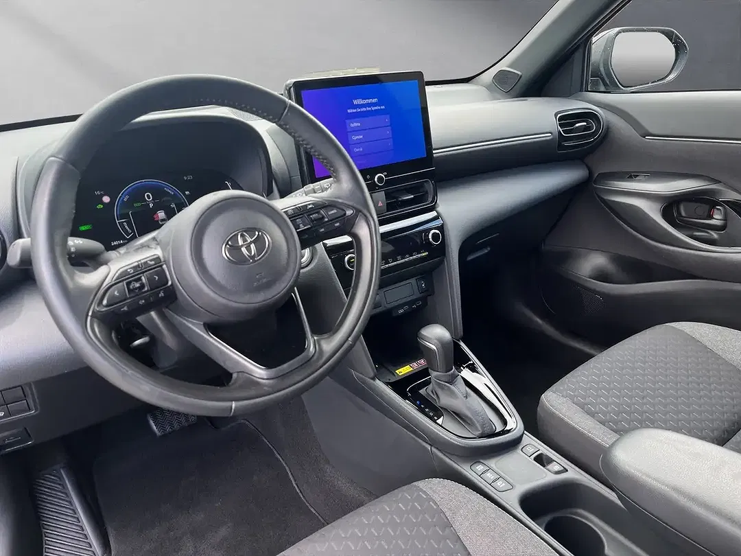 Toyota Yaris Cross Hybrid Black & White - Thumbnail 14