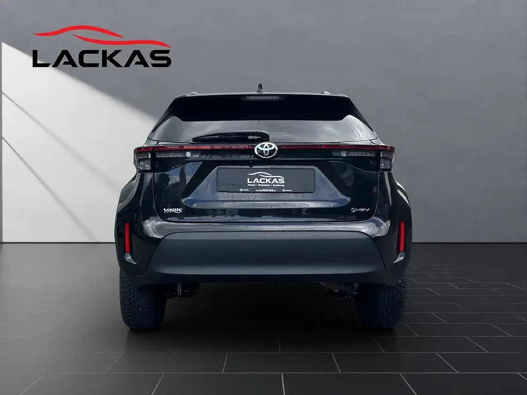 Toyota Yaris Cross Hybrid Black & White - Thumbnail 4
