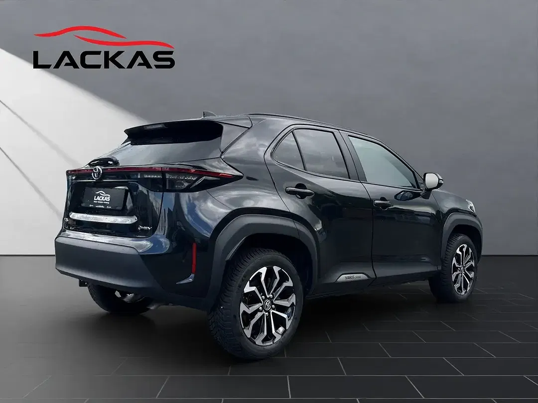 Toyota Yaris Cross Hybrid Black & White - Thumbnail 5
