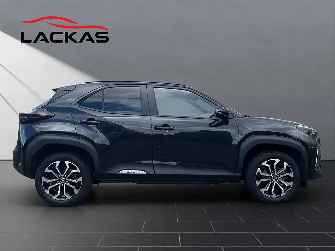 Toyota Yaris Cross Hybrid Black & White - Thumbnail 6