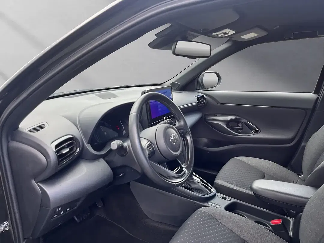 Toyota Yaris Cross Hybrid Black & White - Thumbnail 9