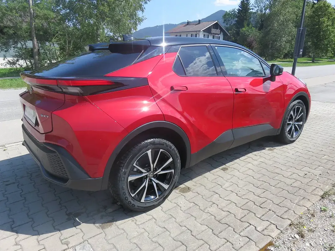 Toyota C-HR Hybrid Team Deutschland - Thumbnail 3