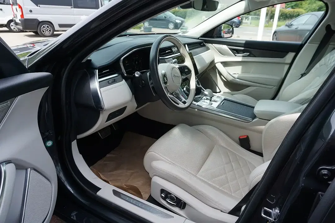 Jaguar XF Sportbrake SE - Thumbnail 13