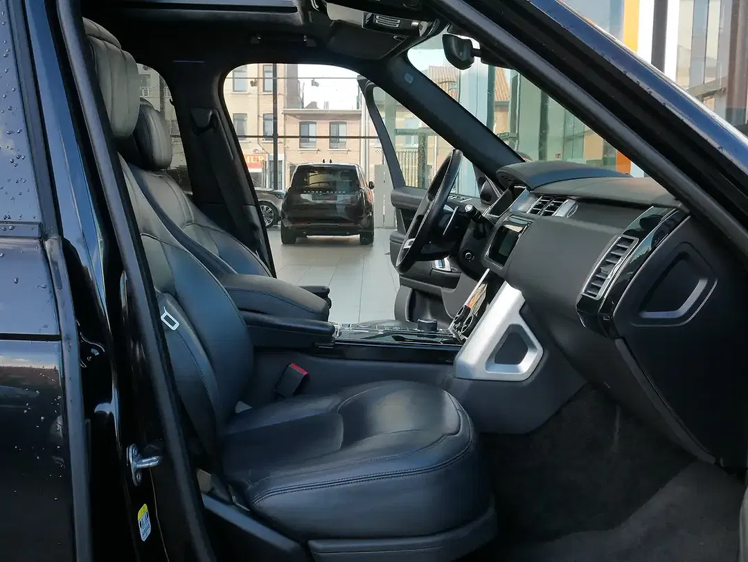 Land Rover Range Rover P400e Autobiography - Thumbnail 11