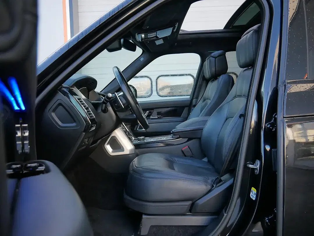 Land Rover Range Rover P400e Autobiography - Thumbnail 6