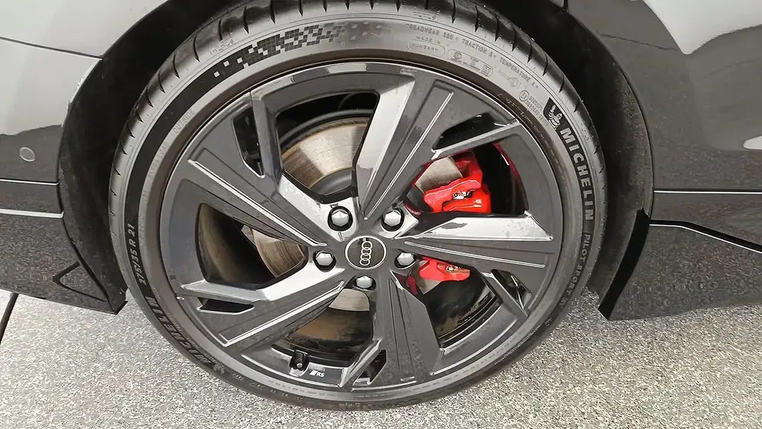 Audi S6 e-tron - foto 28