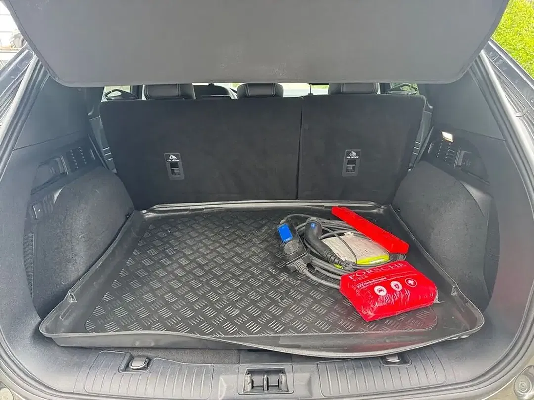 Ford Kuga PHEV - Thumbnail 9